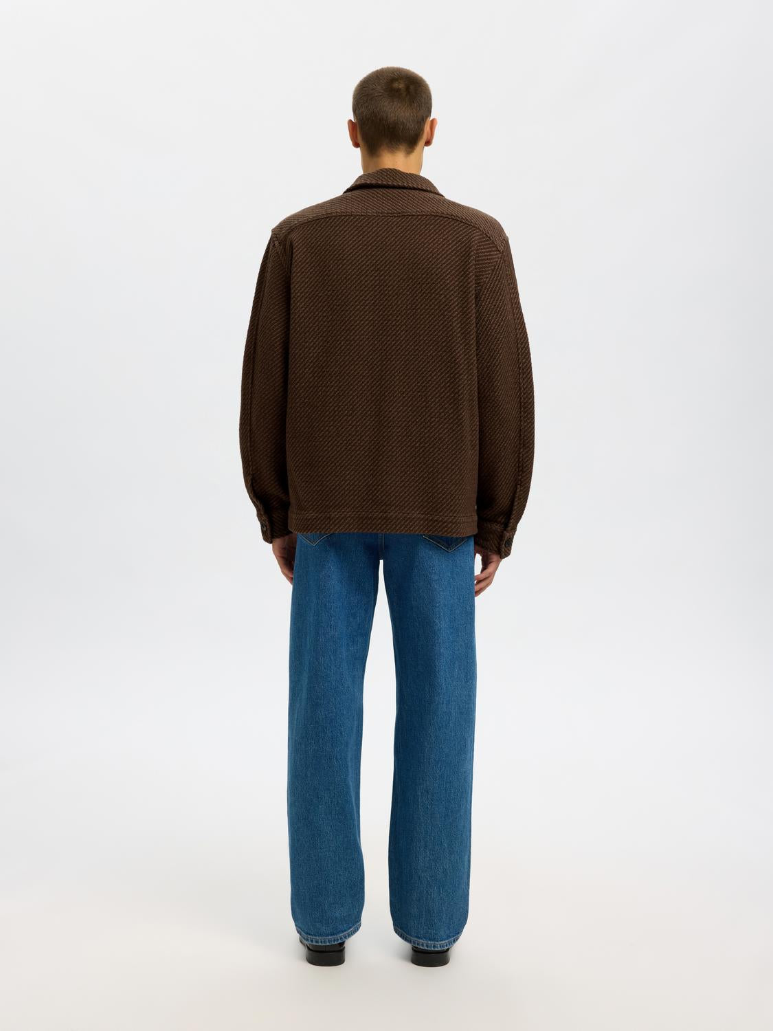 model_shot-back